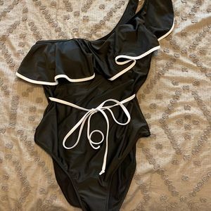 One shoulder ruffled swimsuit
